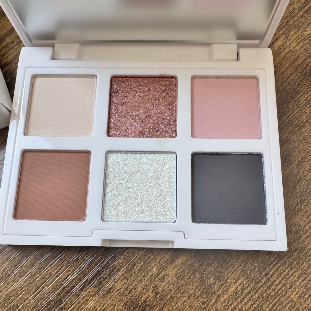 Lithe Beauty Astral Eyeshadow Palette - Picture 4 of 7